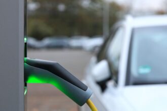 China lidera la innovación en carga rápida de autos eléctricos