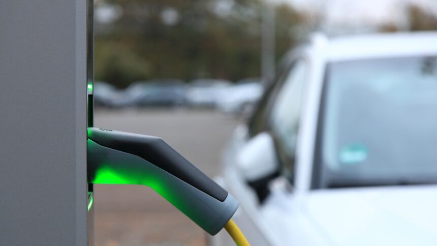 China lidera la innovación en carga rápida de autos eléctricos