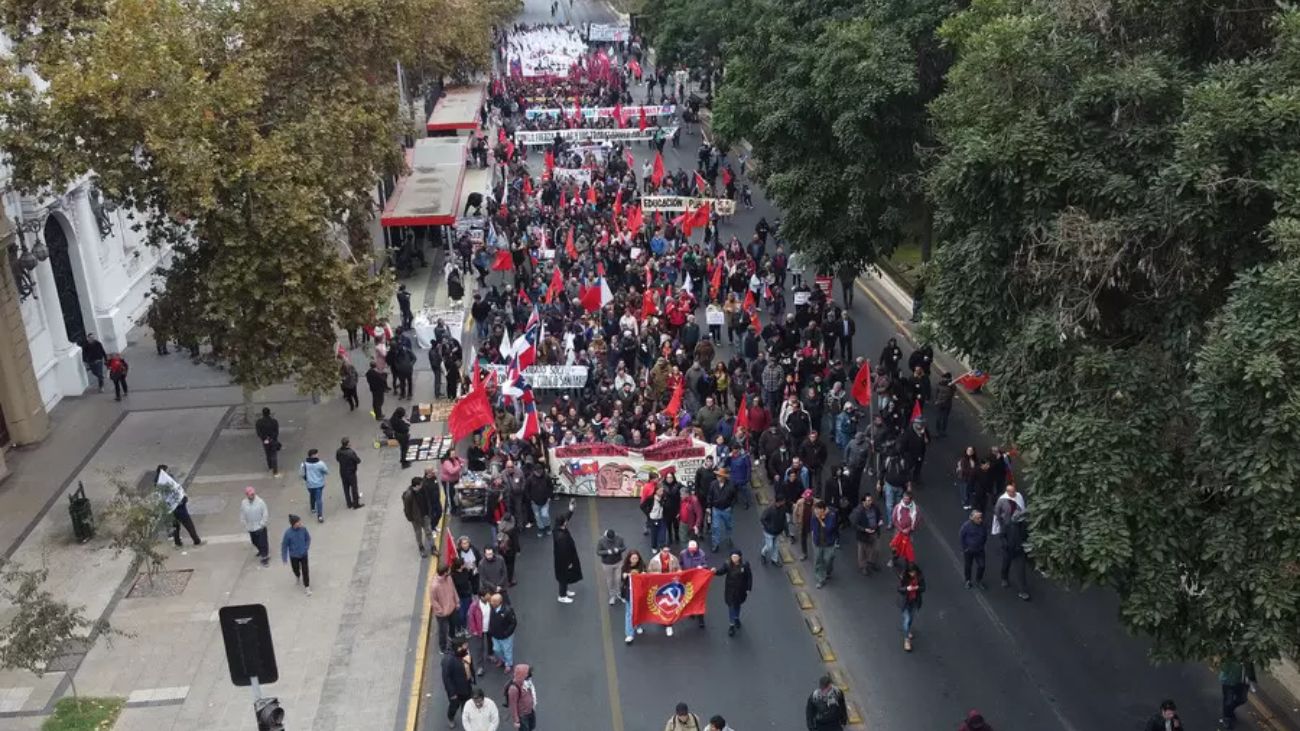 Cortes de tránsito en Santiago por marcha del Día del Trabajador Cortes de tránsito en Santiago por marcha del Día del Trabajador