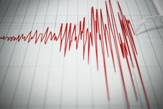 Presidente Gabriel Boric monitorea sismo de magnitud 7.5 en el sur de Chile