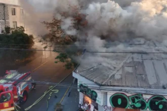 Incendio en casona de Viña del Mar afecta tránsito y transporte