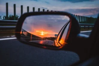 Conductores deben grabar patente en vidrios antes de 14 mayo