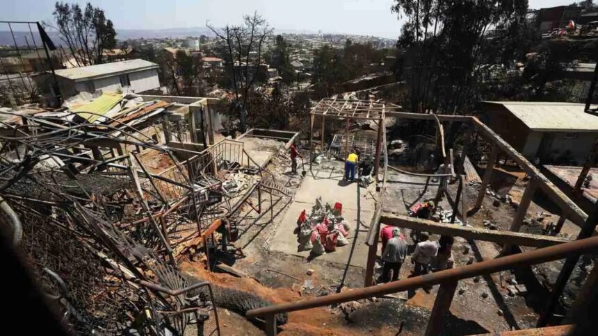 Polémica por millonarios sueldos en equipo técnico de reconstrucción