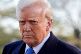 Trump ofrece 1.000 dólares a migrantes que se autodeporten