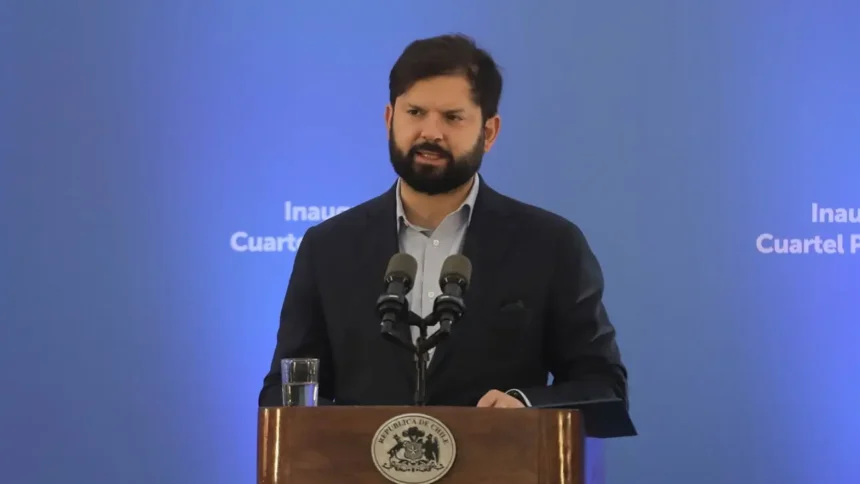 Gobierno aclara polémica por "pinchazo" al celular de Presidente Boric