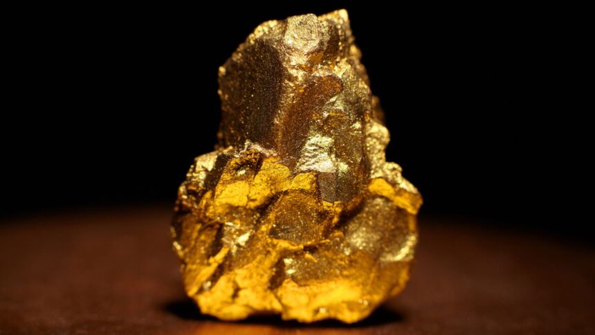 Descubrimientos de oro en zonas de cizalla en Cayos: muestreo de 18,1 g/t