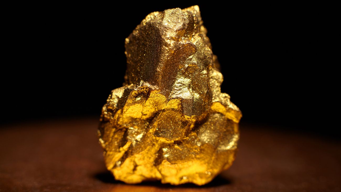 Descubrimientos de oro en zonas de cizalla en Cayos: muestreo de 18,1 g/t