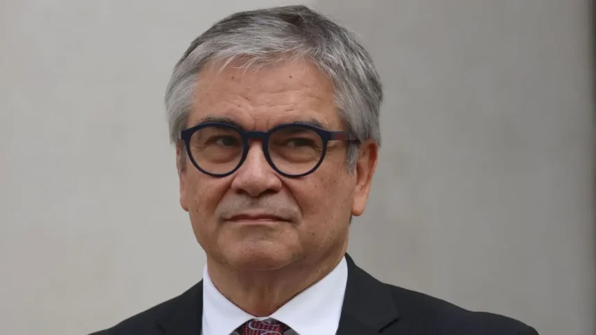 Ministro de Hacienda enfrenta nuevas acusaciones: impacto en el entorno político