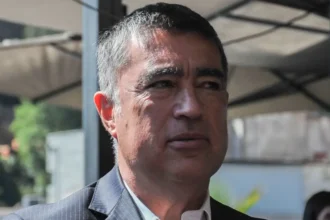 Alcalde Mario Desbordes evalúa continuidad de rector tras polémica despectiva