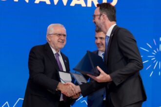 Reconocimiento a Máximo Pacheco por su política energética en Chile