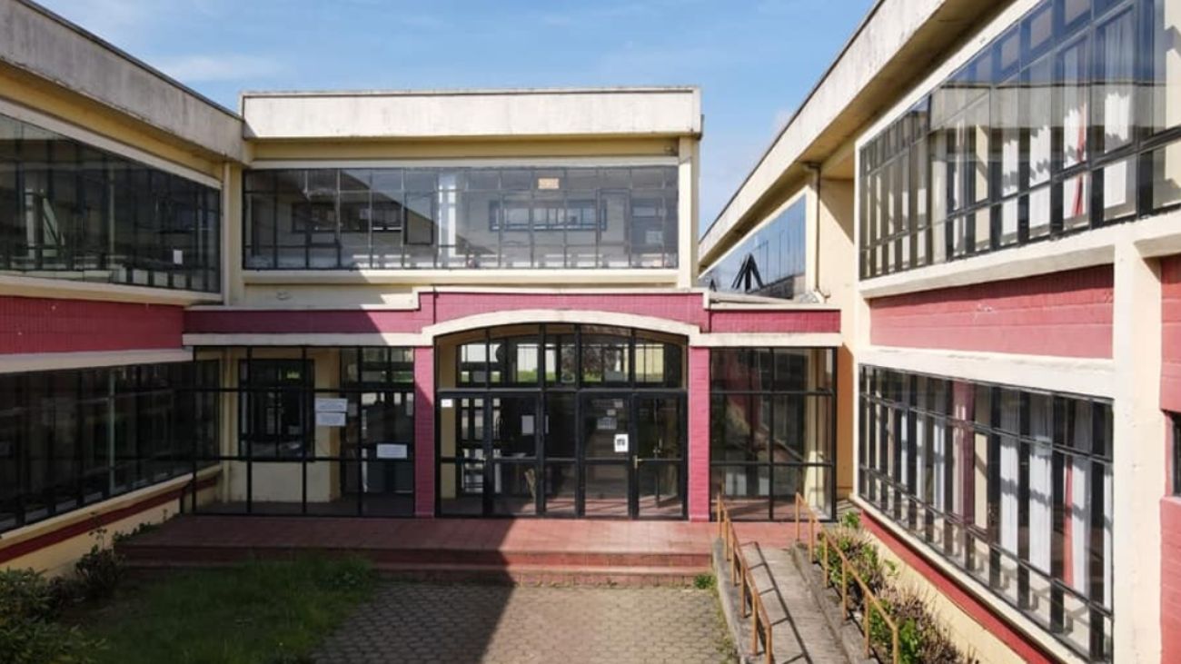 Profesores del Liceo Técnico de Valdivia paralizan clases por falta de calefacción Profesores del Liceo Técnico de Valdivia paralizan clases por falta de calefacción