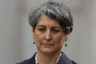 Ministra de Salud genera polémica por visita secreta a La Unión