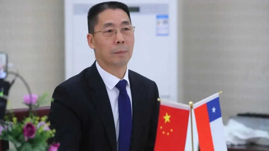 Embajada de China aclara salida de empresas en proyectos de litio en Chile