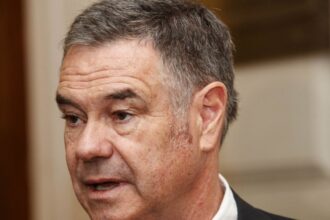 Manuel José Ossandón destaca desafíos legales y sociales en Meiggs