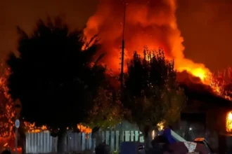 Violento incendio en Lonquimay deja dos viviendas y taller afectados