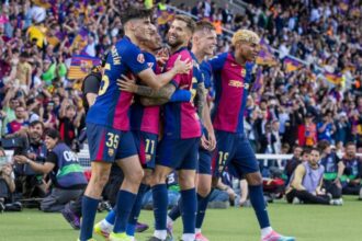 Barcelona vence a Real Madrid 4-3 en Clásico crucial por título
