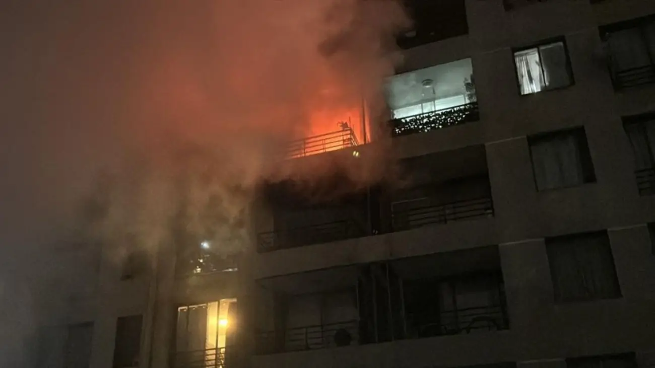 Incendio en Recoleta: tres departamentos afectados y 300 evacuados Incendio en Recoleta: tres departamentos afectados y 300 evacuados