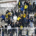 Violencia obliga a suspensión de partido en Copa Chile: graves incidentes