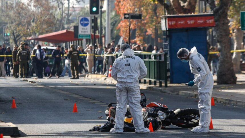 Delincuente muere tras tiroteo en Plaza de Armas de San Bernardo