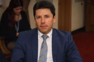 Diputado solicita suspensión de terapias hormonales para niños trans