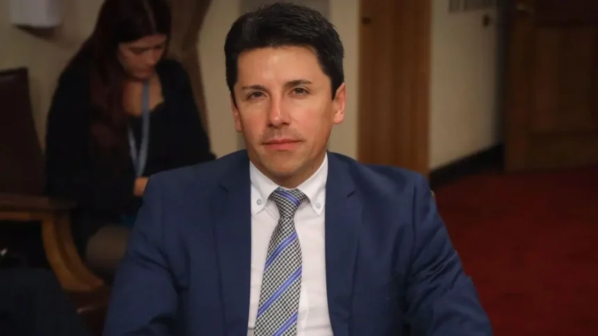 Diputado solicita suspensión de terapias hormonales para niños trans