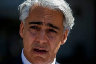 Marco Enríquez-Ominami desafía a las primarias y enfrenta acusaciones políticas