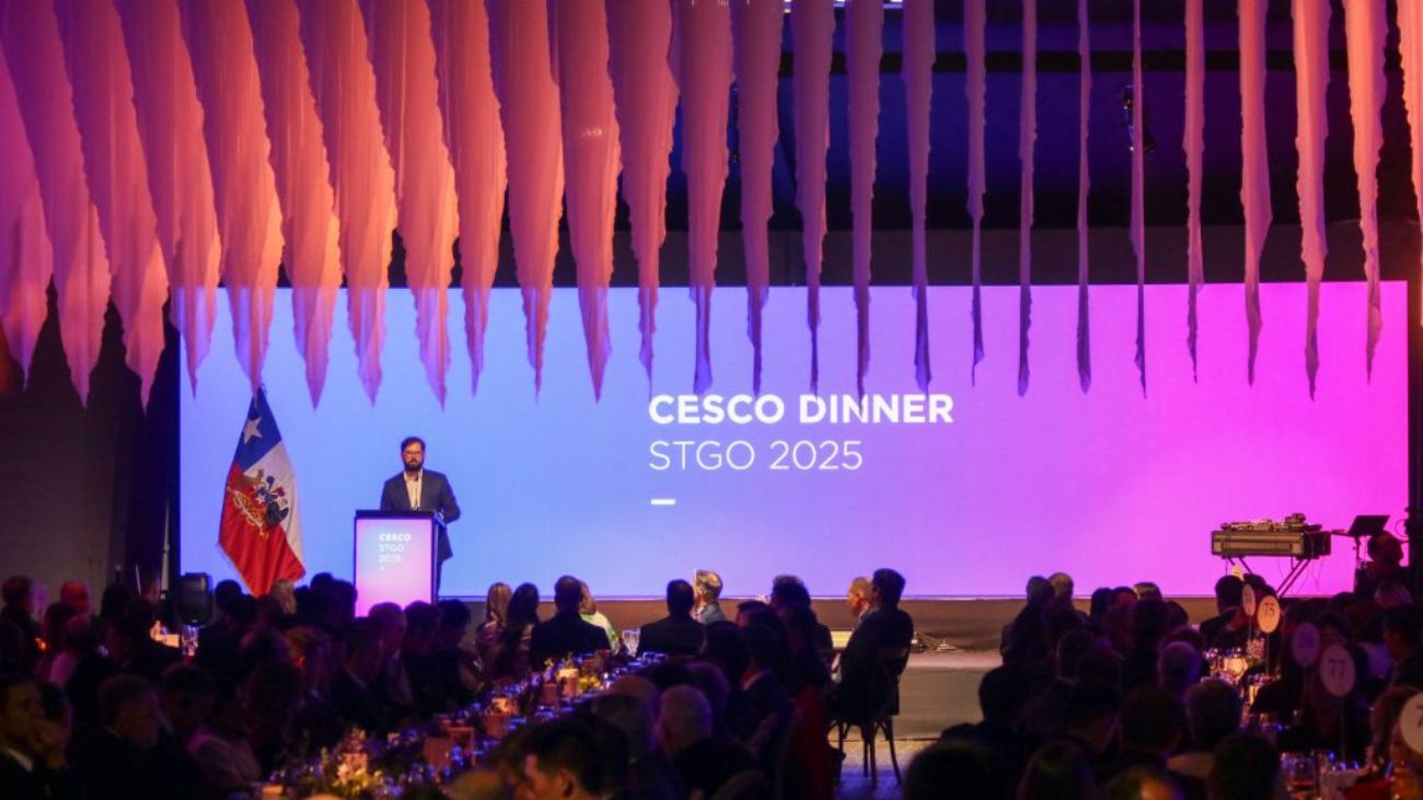 Boric reafirma apertura económica de Chile en la Cena Cesco: se proyectan inversiones mineras por US$83 mil millones Boric reafirma apertura económica de Chile en la Cena Cesco: se proyectan inversiones mineras por US$83 mil millones