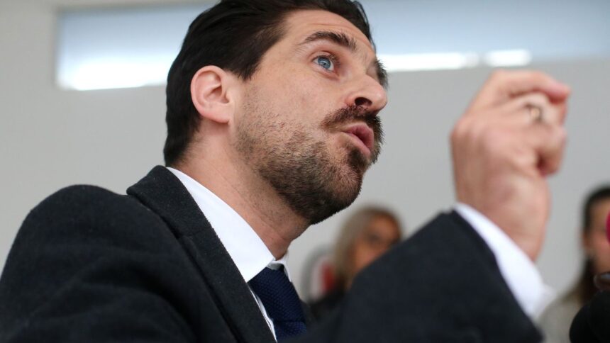 Diputado Gonzalo Winter desmiente vinculación con caso ProCultura en Chile