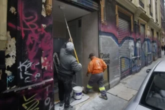 Desconocidos vandalizan Bar Inglés de Valparaíso: comunidad exige mayor protección