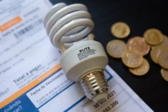 Retraso en la Tercera Convocatoria del Subsidio Eléctrico y Alza Tarifas