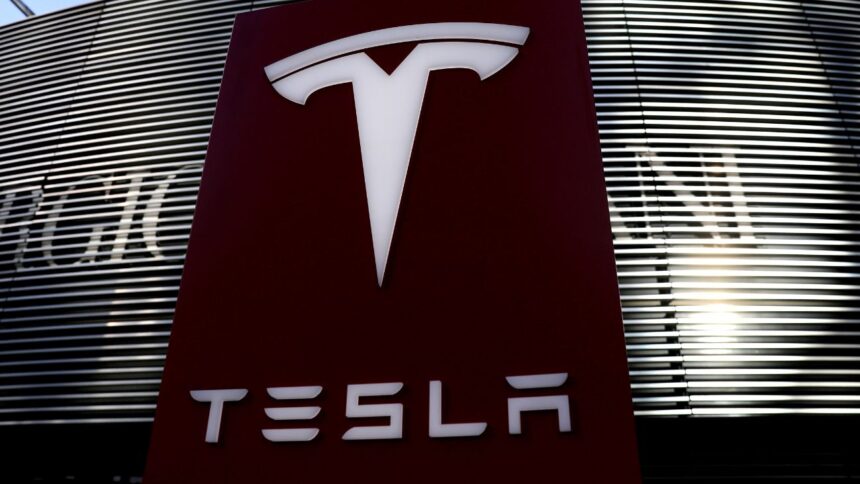 Tesla: Crisis interna, despidos y caída en ventas desafían su futuro