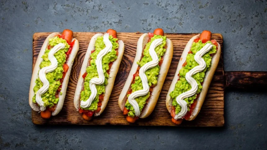 Celebra el Día del Completo en Chile con promociones y sabor