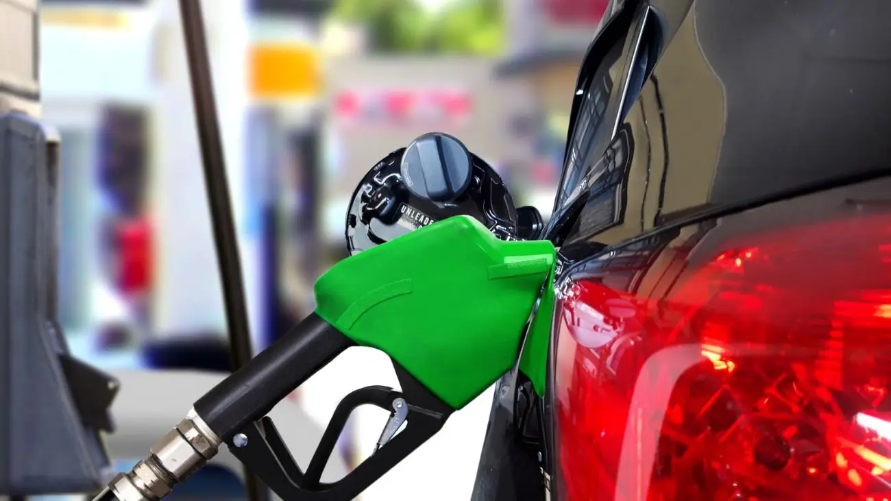 Significativa baja de precios de combustibles: hasta $20 menos por litro