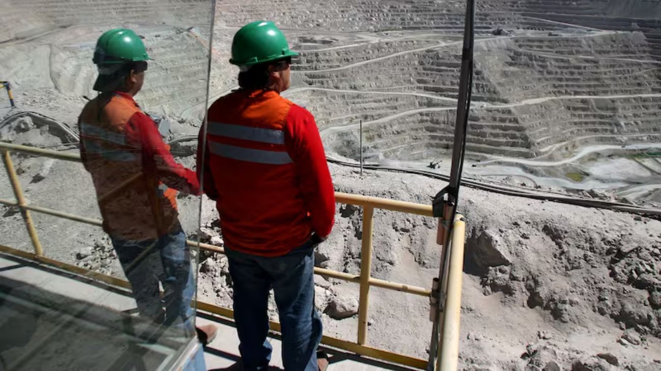 Formación técnica en minería chilena: ¿Cómo preparar a los trabajadores para la transformación digital? Formación técnica en minería chilena: ¿Cómo preparar a los trabajadores para la transformación digital?