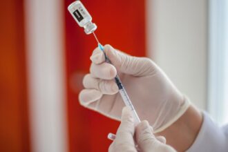 Osorno refuerza campaña de vacunación ante aumento de circulación viral