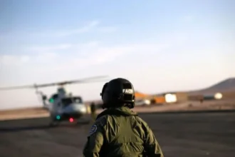 Dos bolivianos detenidos dentro de Base Aérea Canchones: uno en prisión preventiva