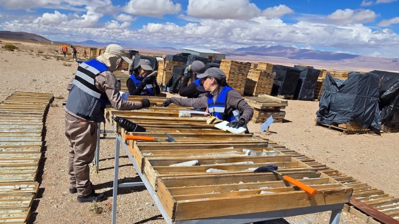 Argenta Silver completa exitosamente la Fase 1 de su exploración en Quevar Sur: un paso firme hacia el 2025 Argenta Silver completa exitosamente la Fase 1 de su exploración en Quevar Sur: un paso firme hacia el 2025