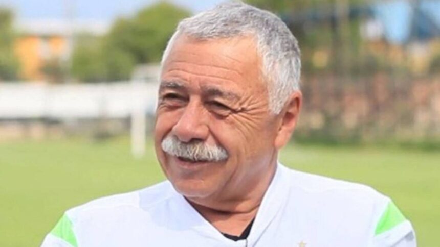 Carlos Caszely vende su Ford Falcon Futura V8 con camiseta autografiada