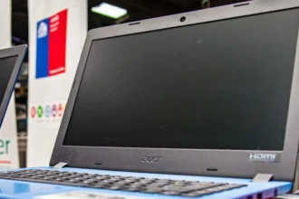 Entrega de Notebooks a Estudiantes Destacados: Democratización Tecnológica en Chile