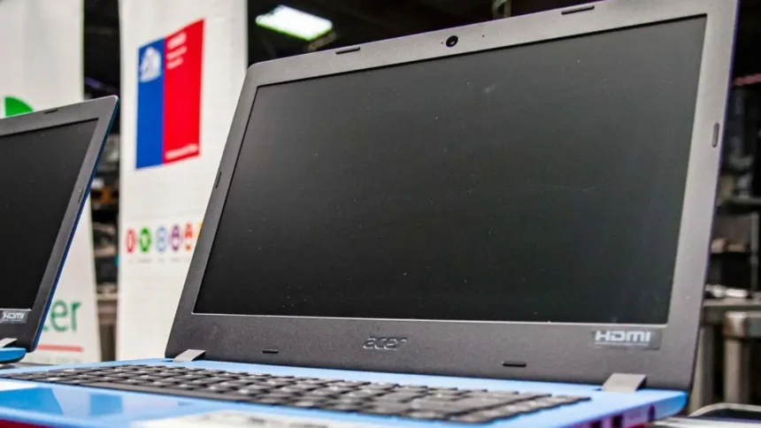 Entrega de Notebooks a Estudiantes Destacados: Democratización Tecnológica en Chile