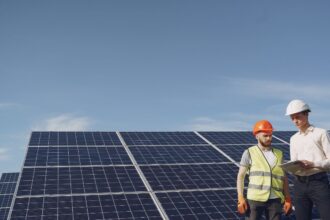 Programa Parque Solar Comunitario beneficiará a 59 municipios chilenos con descuentos en cuentas eléctricas