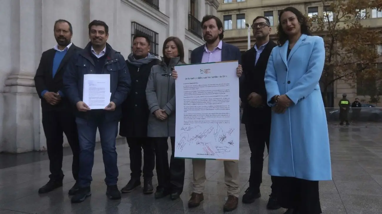 Alcaldes piden rebaja en tarifa eléctrica al presidente Boric en La Moneda