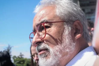 Autorizan evaluación médica a abogado Luis Hermosilla tras descompensación en cárcel.