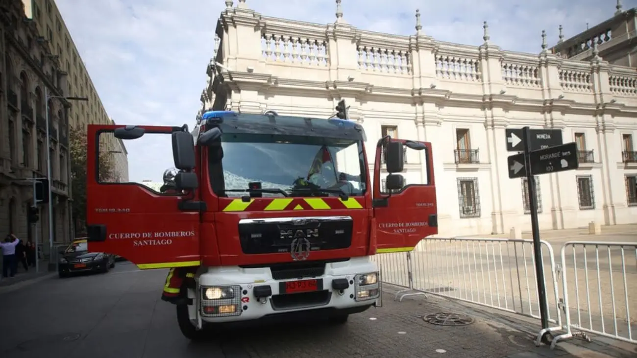 Intenso olor a gas evacúa edificios en Santiago: La Moneda afectada Intenso olor a gas evacúa edificios en Santiago: La Moneda afectada