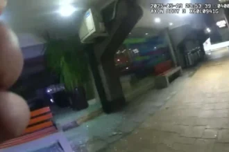 Ciclista captado instalando explosivo en edificio de Providencia
