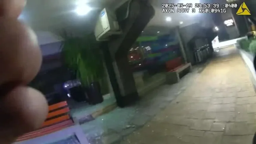 Ciclista captado instalando explosivo en edificio de Providencia