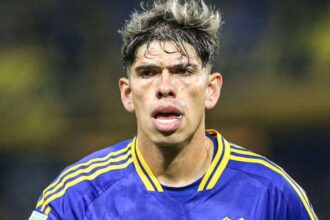 Carlos Palacios criticado por prensa argentina tras fallar gol insólito