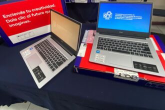 Becas TIC 2025: Estudiantes de 7° básico recibirán computador gratuito
