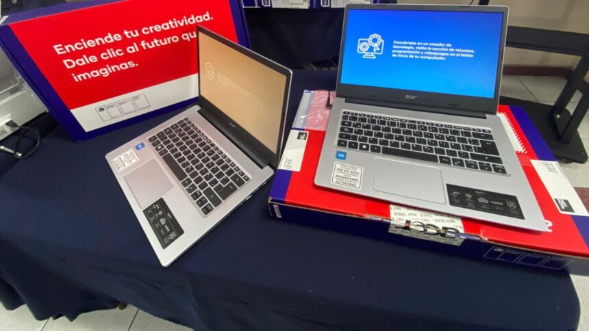 Becas TIC 2025: Estudiantes de 7° básico recibirán computador gratuito