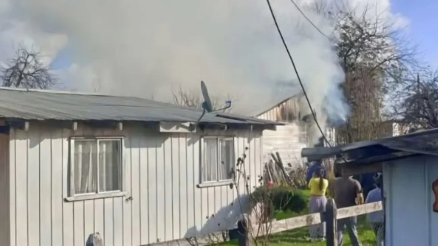 Tragedia en Puyehue: Joven fallece en violento incendio en Los Lagos